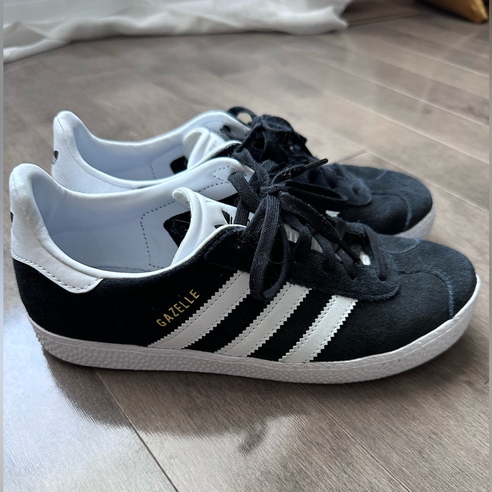 Adidas Gazelle Black leather white stipes Women size 7,5 Youth 5